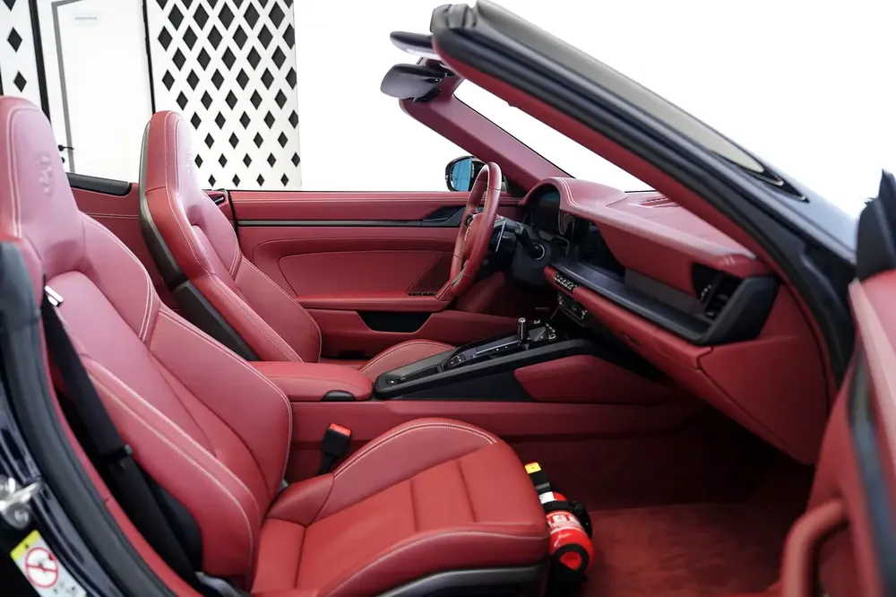 911 CARRERA GTS CABRIOLET | GCC | BOSE AUDIO | RED ROOF | WARRANTY AVAILABLE - Image 14