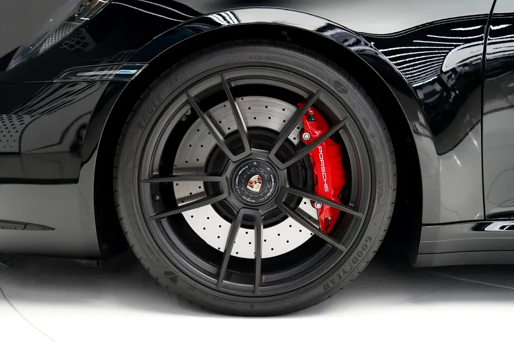 911 CARRERA GTS CABRIOLET | GCC | BOSE AUDIO | RED ROOF | WARRANTY AVAILABLE - Image 6