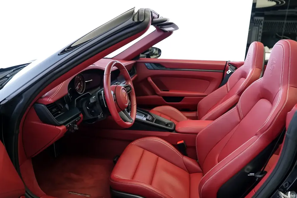 911 CARRERA GTS CABRIOLET | GCC | BOSE AUDIO | RED ROOF | WARRANTY AVAILABLE - Image 9