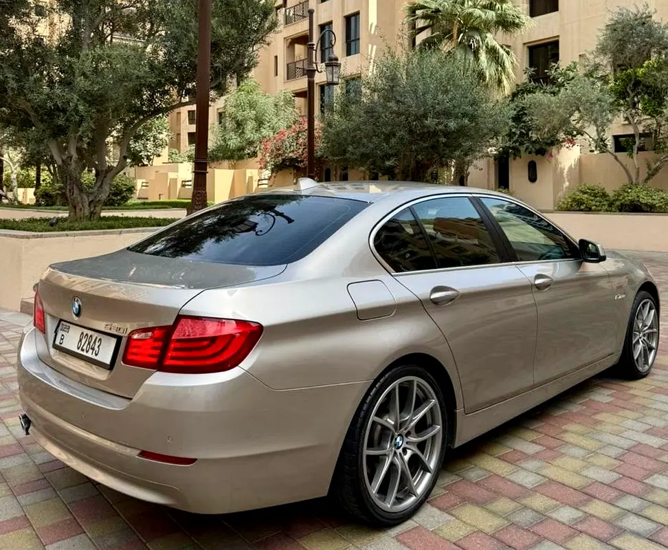 BMW 5-Series 530i Luxury Line ••  GCC Specs •• WELL MAINTAINED •• LOW MILEAGE - Image 11