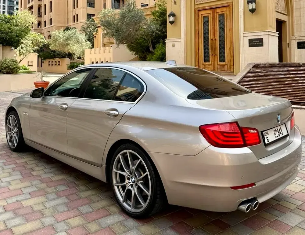 BMW 5-Series 530i Luxury Line ••  GCC Specs •• WELL MAINTAINED •• LOW MILEAGE - Image 12