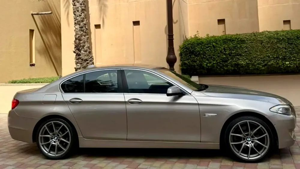 BMW 5-Series 530i Luxury Line ••  GCC Specs •• WELL MAINTAINED •• LOW MILEAGE - Image 5