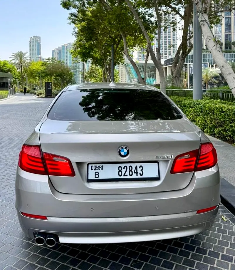 BMW 5-Series 530i Luxury Line ••  GCC Specs •• WELL MAINTAINED •• LOW MILEAGE - Image 7