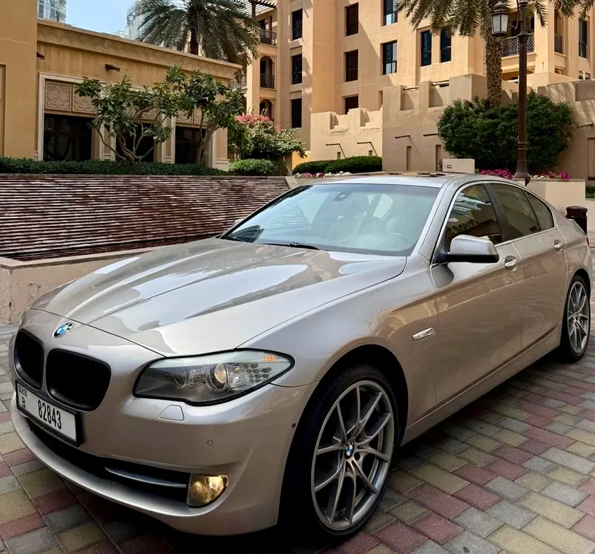 BMW 5-Series 530i Luxury Line ••  GCC Specs •• WELL MAINTAINED •• LOW MILEAGE - Image 8