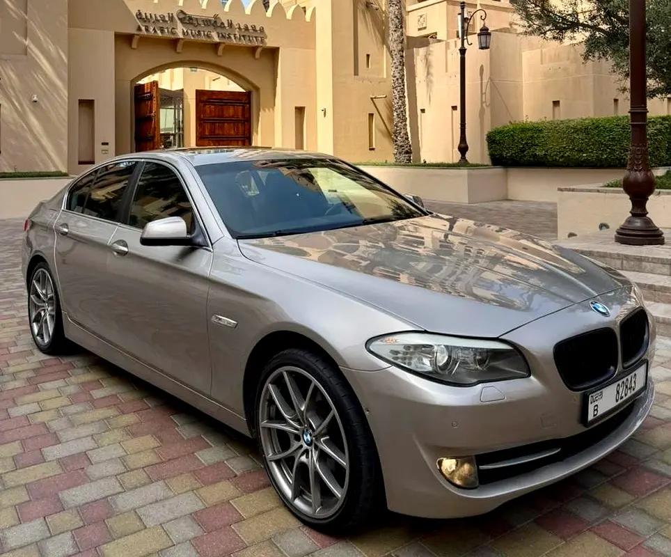 BMW 5-Series 530i Luxury Line ••  GCC Specs •• WELL MAINTAINED •• LOW MILEAGE - Image 9