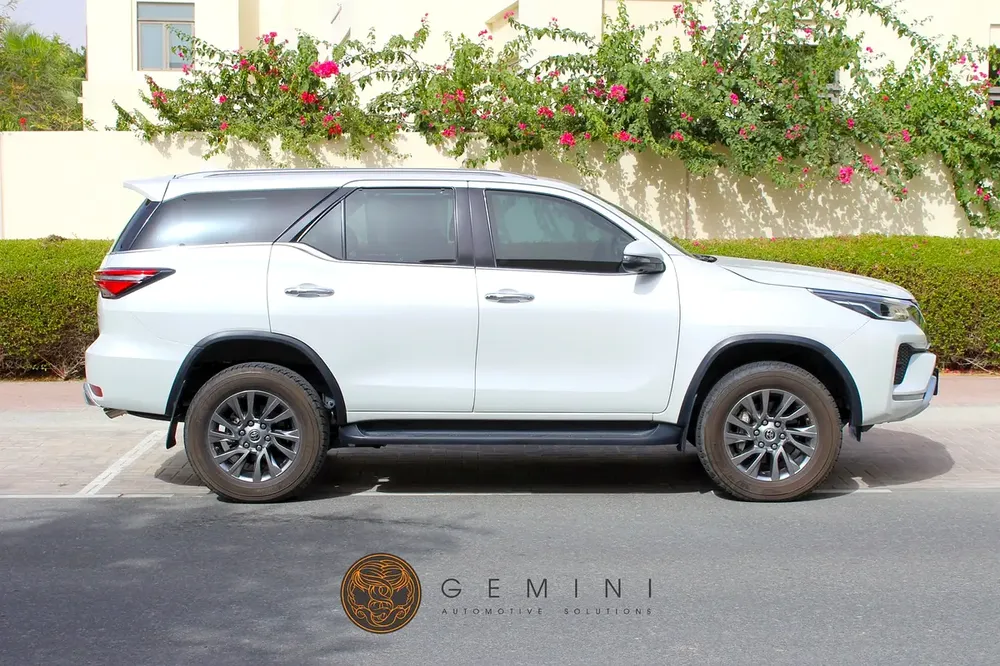Toyota Fortuner 4.0 V6 VXR 2023 GCC Spec w/ WARRANTY - Image 4