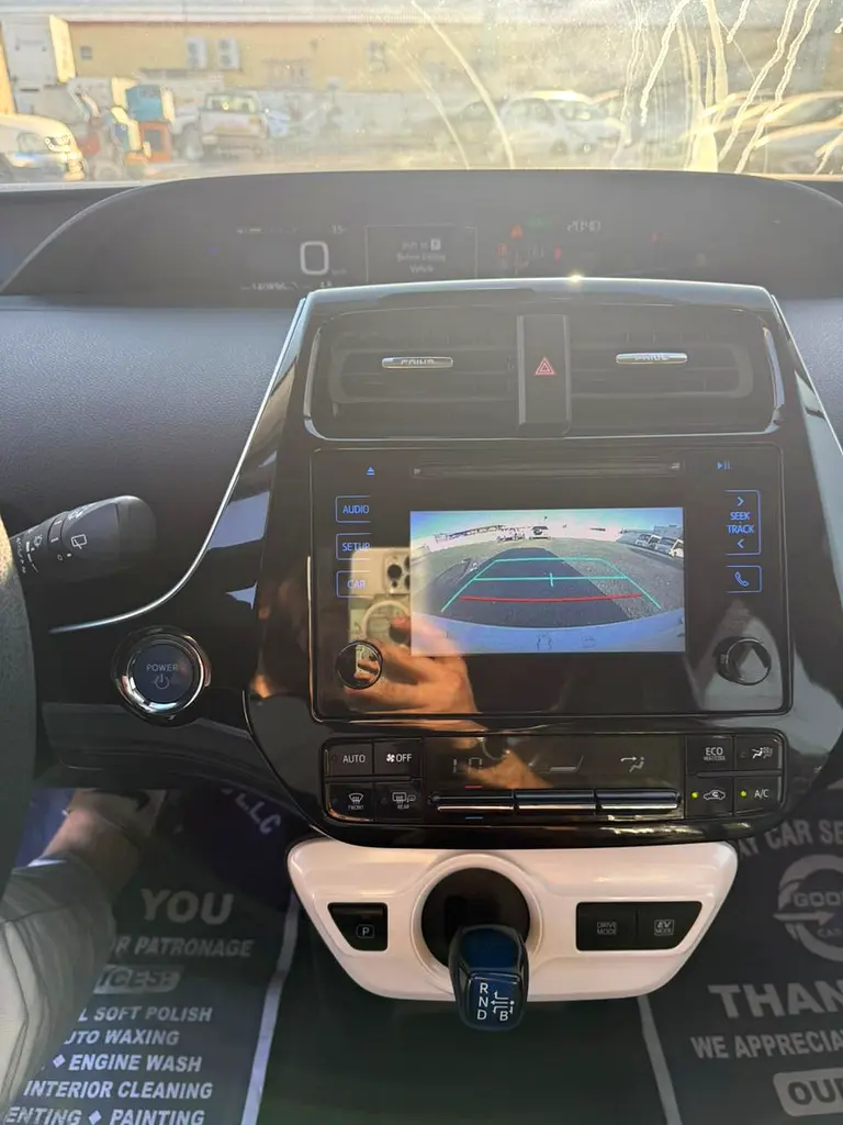 2017 Toyota Prius Eco - Canadian Specs - Excellent Fuel Efficiency - Image 11