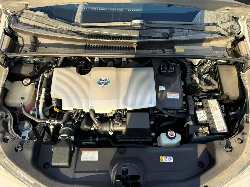 2017 Toyota Prius Eco - Canadian Specs - Excellent Fuel Efficiency - Image 12