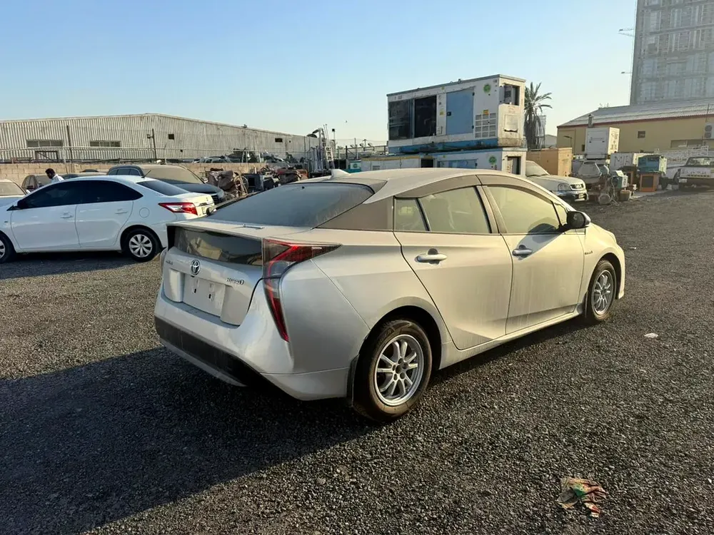 2017 Toyota Prius Eco - Canadian Specs - Excellent Fuel Efficiency - Image 4