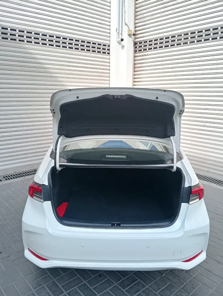 Toyota corolla 2.0 mid 2021 gcc accident free single owner - Image 12