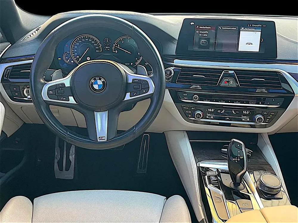 AED 2,613 P.M | BMW 540 M-KIT | 3.0L V6 | GCC | 2017 | LOW MILAGE Original paint - Image 11