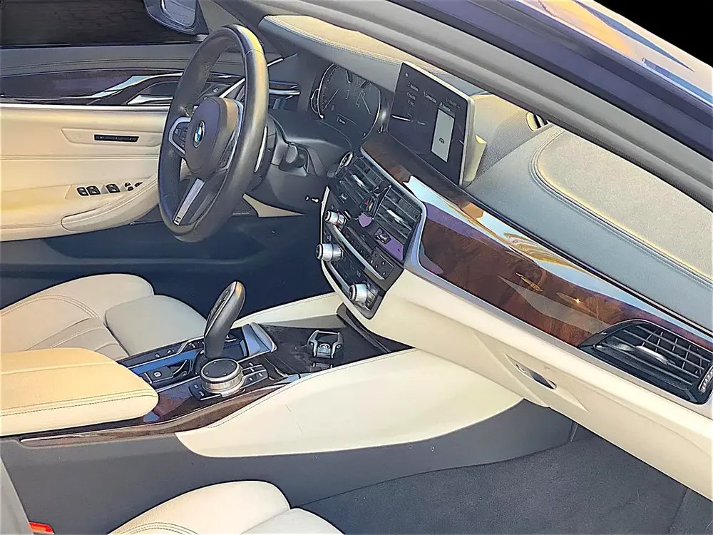 AED 2,613 P.M | BMW 540 M-KIT | 3.0L V6 | GCC | 2017 | LOW MILAGE Original paint - Image 13