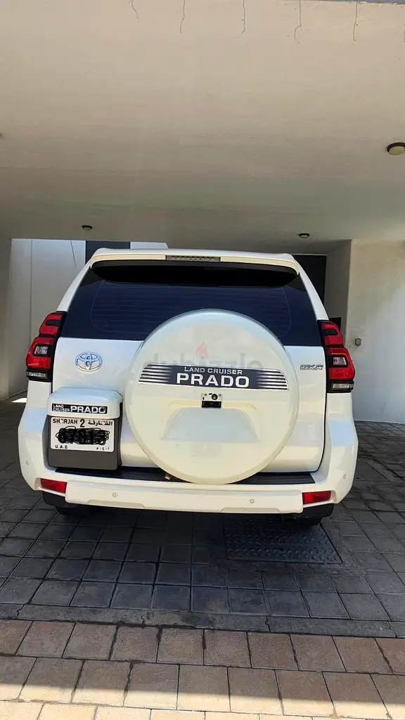 Toyota Prado GXR 4.0 V6 2019 GCC | Full Option | 7 Seater | Japan | 150,000 KM - Image 4