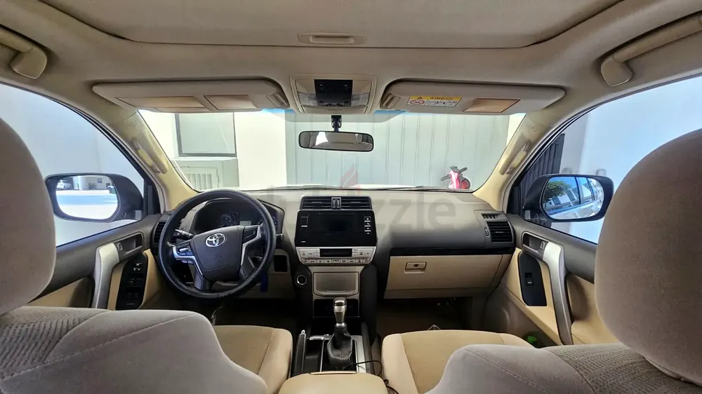 Toyota Prado GXR 4.0 V6 2019 GCC | Full Option | 7 Seater | Japan | 150,000 KM - Image 5