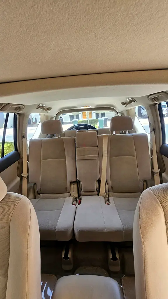 Toyota Prado GXR 4.0 V6 2019 GCC | Full Option | 7 Seater | Japan | 150,000 KM - Image 6