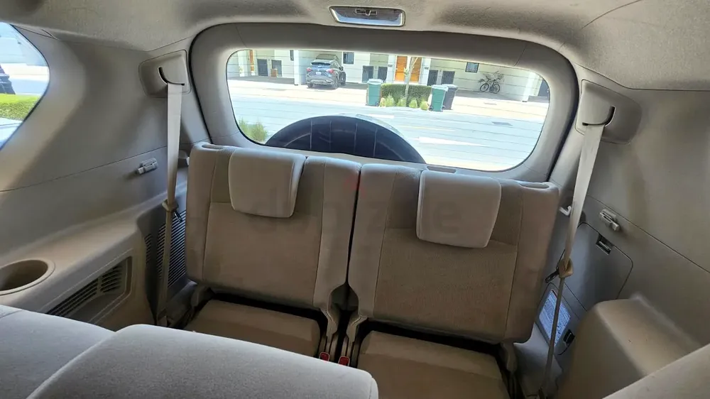 Toyota Prado GXR 4.0 V6 2019 GCC | Full Option | 7 Seater | Japan | 150,000 KM - Image 7