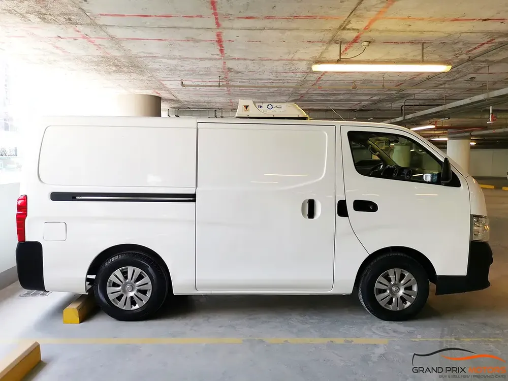 Nissan Urvan NV350 3Seater V4 2.5 Chiller Van 2022 Model GCC Specs In Perfect Condition - Image 4