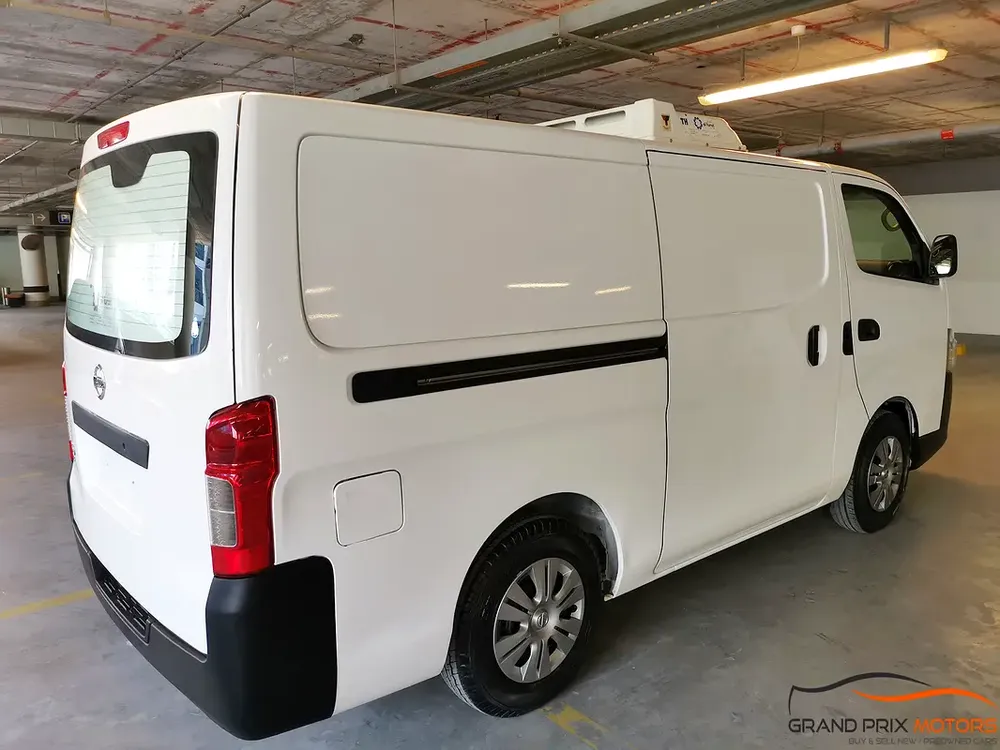 Nissan Urvan NV350 3Seater V4 2.5 Chiller Van 2022 Model GCC Specs In Perfect Condition - Image 7