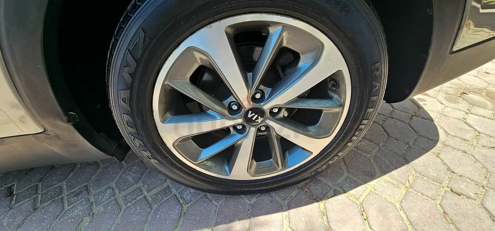 Kia Sorento | 7 Seater | First Owner | Full option | Panaromic Sunroof | AWD | Urgent sale - Image 6