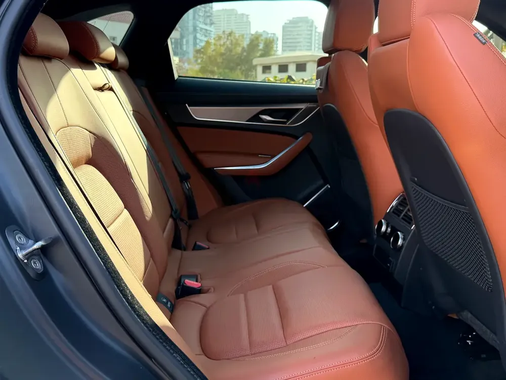 Jaguar F-Pace R Dynamic SE - Image 16