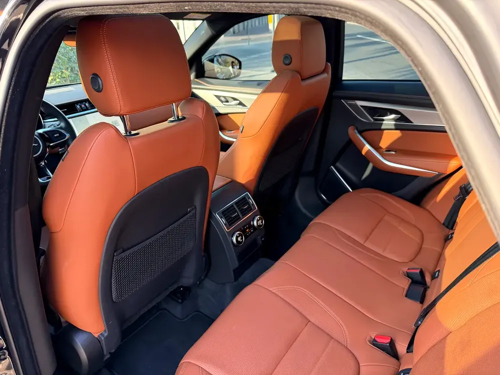 Jaguar F-Pace R Dynamic SE - Image 19