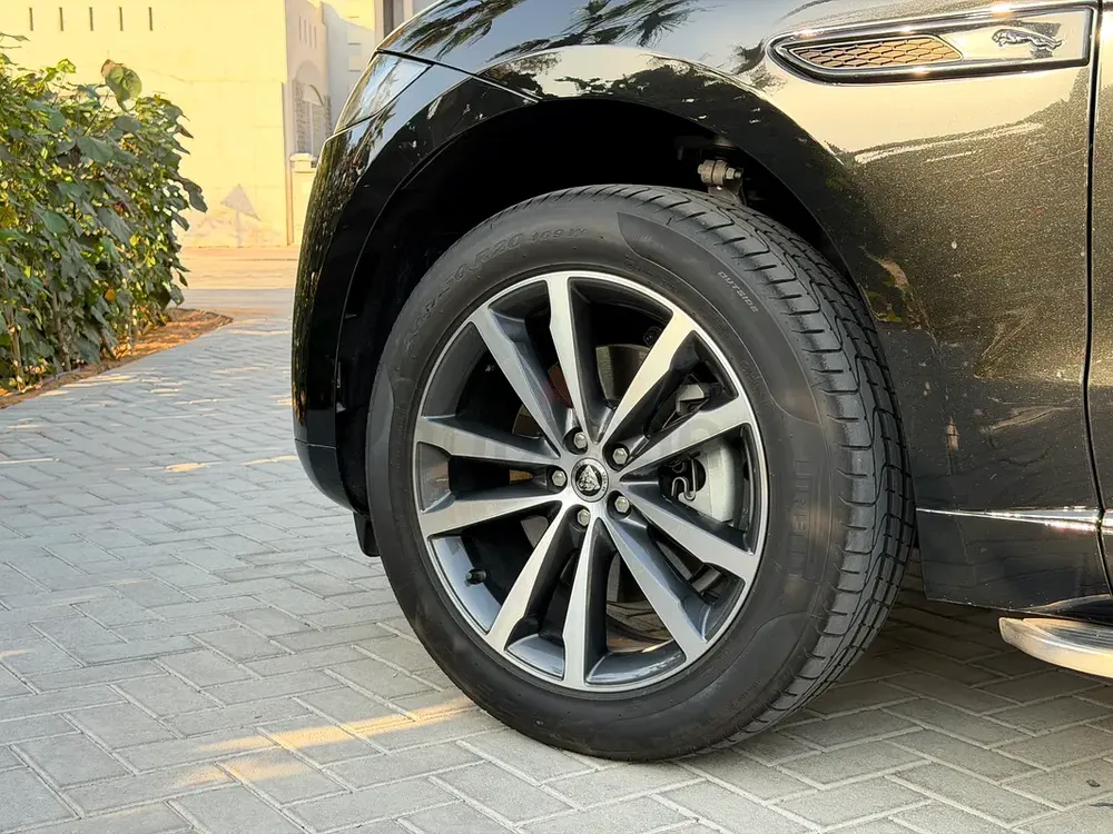 Jaguar F-Pace R Dynamic SE - Image 8