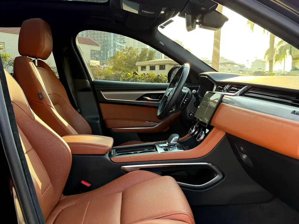 Jaguar F-Pace R Dynamic SE - Image 9