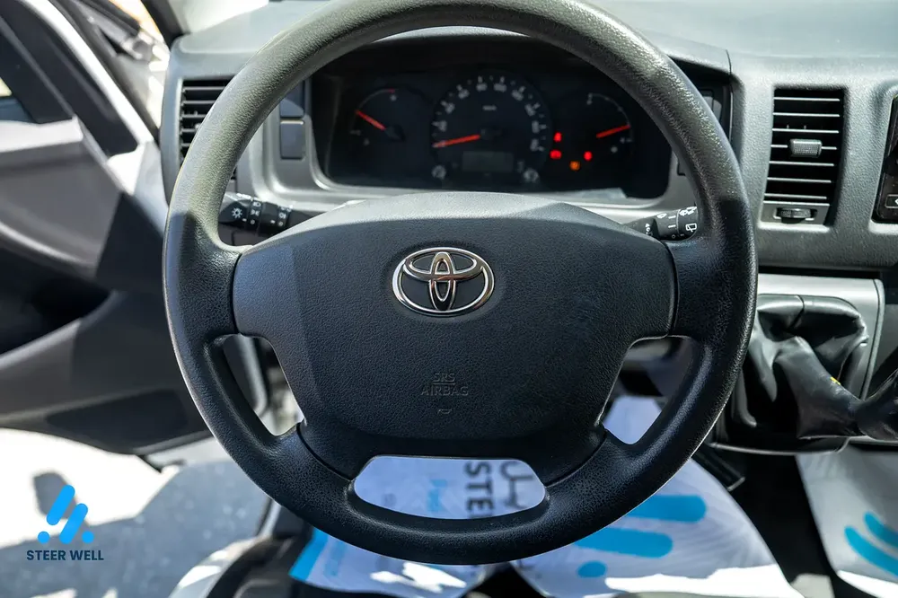 2022 Toyota Hiace GL Cargo Van | 2.7L | Manual Transmission | GCC Specs - Image 17