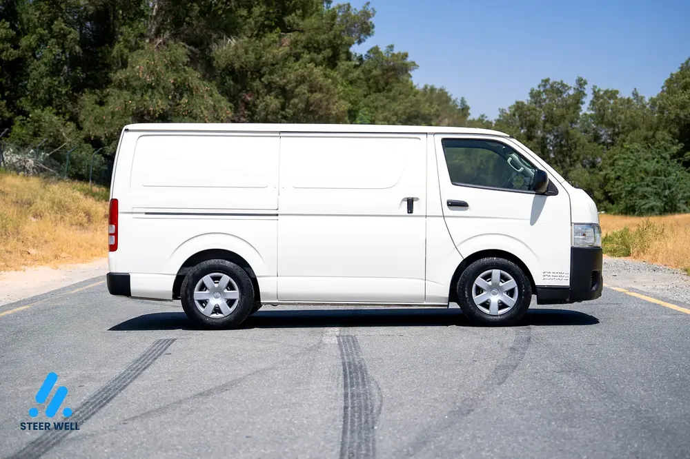 2022 Toyota Hiace GL Cargo Van | 2.7L | Manual Transmission | GCC Specs - Image 4