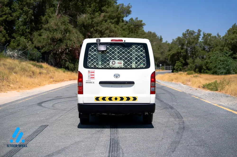 2022 Toyota Hiace GL Cargo Van | 2.7L | Manual Transmission | GCC Specs - Image 9