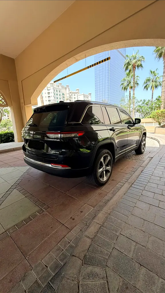 Jeep Grand Cherokee - Image 8