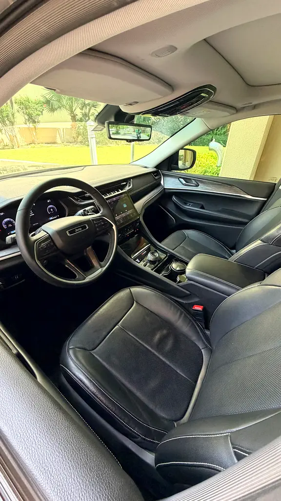 Jeep Grand Cherokee - Image 9