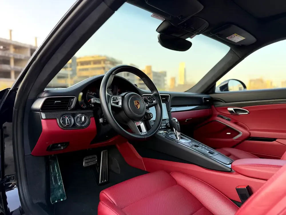 Porsche 911 Carrera S (991.2) · 2017 · 9,900 km · One Owner · GCC - Image 11