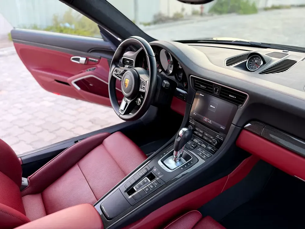 Porsche 911 Carrera S (991.2) · 2017 · 9,900 km · One Owner · GCC - Image 16