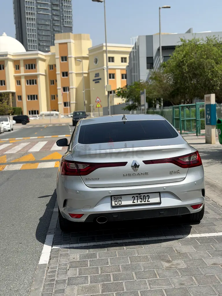 Renault Megane 2018 Gcc spec, 2 keys and Full Service history, New Yokohoma Tyres, New Battery - Image 10
