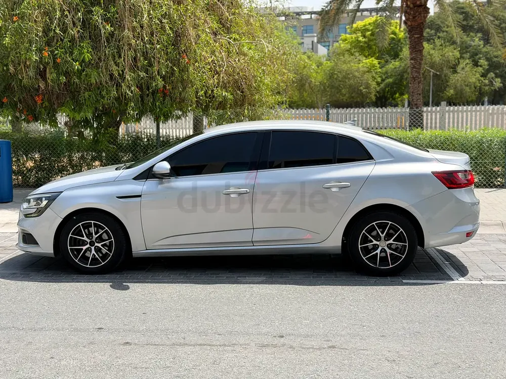 Renault Megane 2018 Gcc spec, 2 keys and Full Service history, New Yokohoma Tyres, New Battery - Image 11