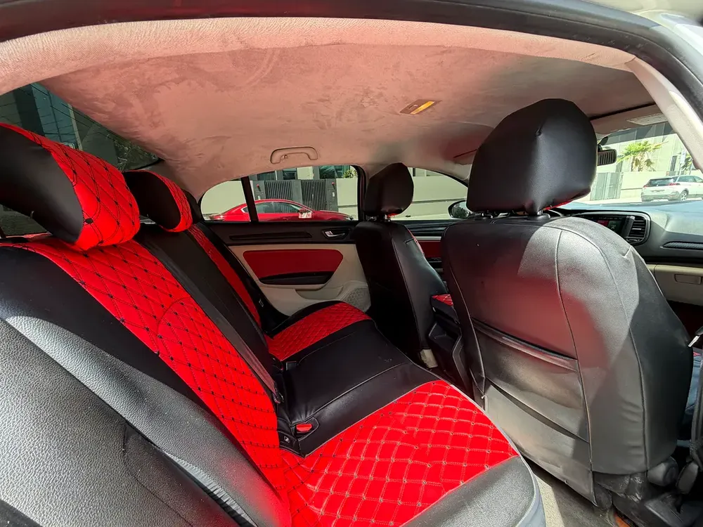 Renault Megane 2018 Gcc spec, 2 keys and Full Service history, New Yokohoma Tyres, New Battery - Image 14