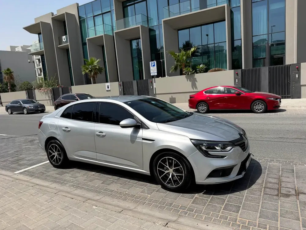 Renault Megane 2018 Gcc spec, 2 keys and Full Service history, New Yokohoma Tyres, New Battery - Image 5