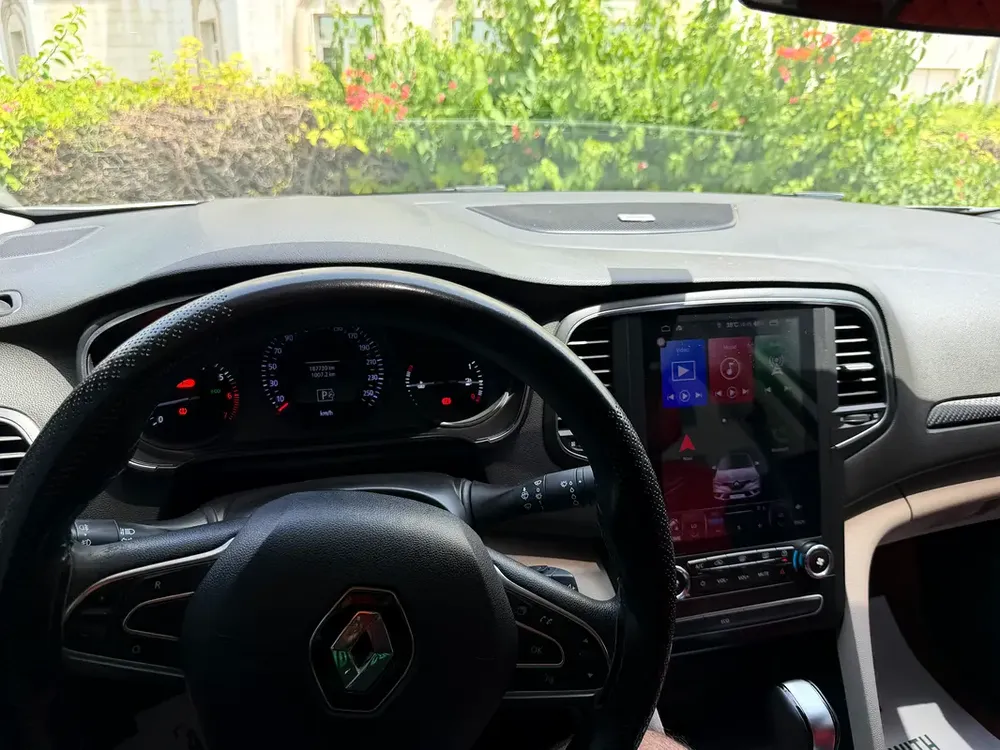 Renault Megane 2018 Gcc spec, 2 keys and Full Service history, New Yokohoma Tyres, New Battery - Image 8