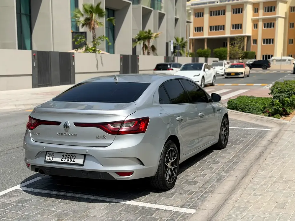 Renault Megane 2018 Gcc spec, 2 keys and Full Service history, New Yokohoma Tyres, New Battery - Image 9