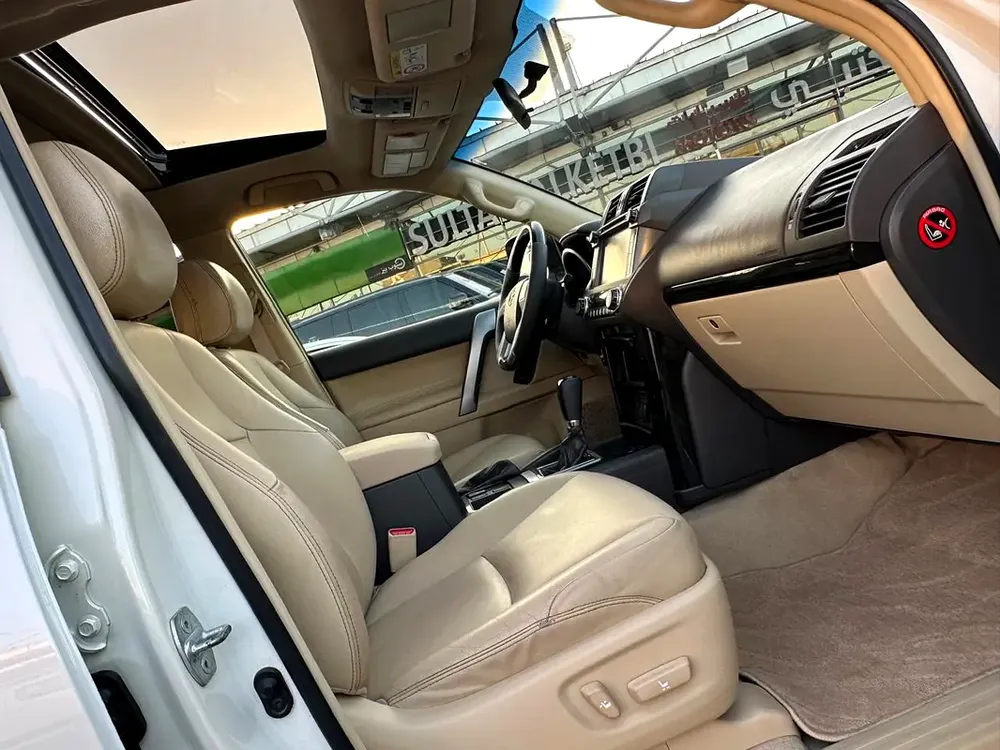 Toyota Prado VXR No Accident Model 2015 GCC Full Options  Excellent Condition - Image 11