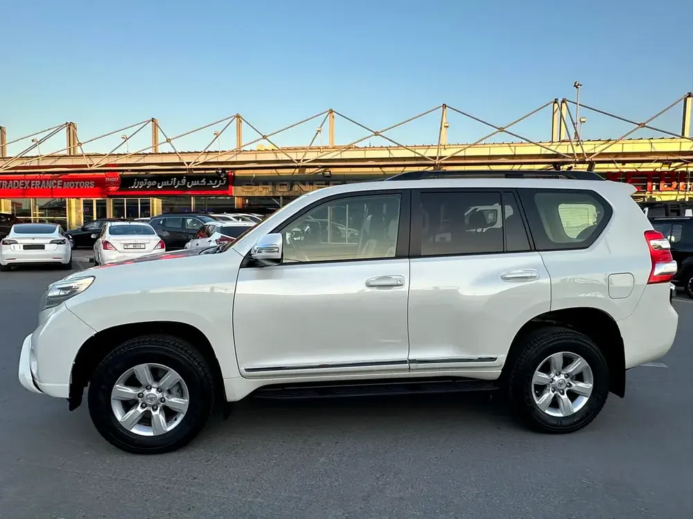 Toyota Prado VXR No Accident Model 2015 GCC Full Options  Excellent Condition - Image 4