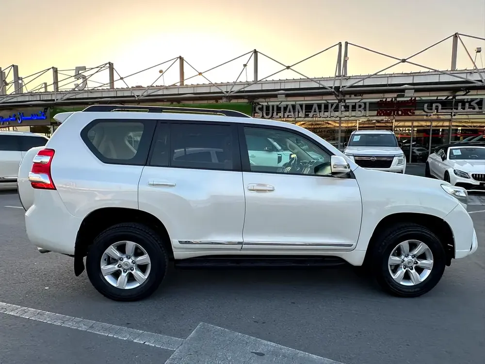 Toyota Prado VXR No Accident Model 2015 GCC Full Options  Excellent Condition - Image 5