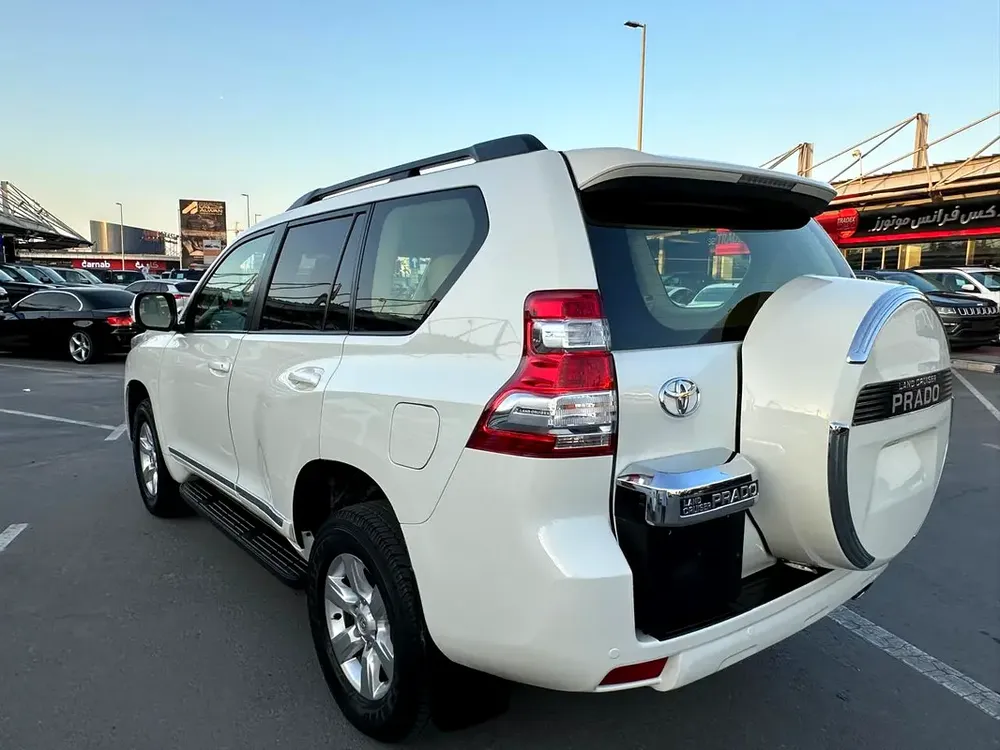 Toyota Prado VXR No Accident Model 2015 GCC Full Options  Excellent Condition - Image 6