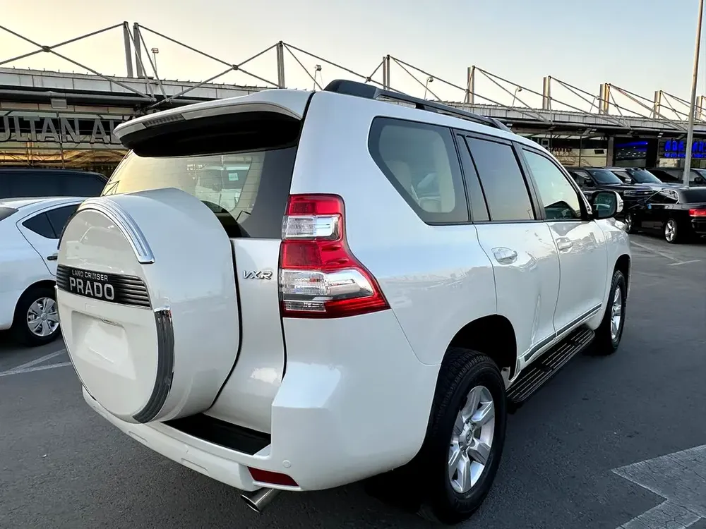 Toyota Prado VXR No Accident Model 2015 GCC Full Options  Excellent Condition - Image 8