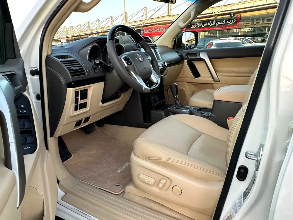 Toyota Prado VXR No Accident Model 2015 GCC Full Options  Excellent Condition - Image 9