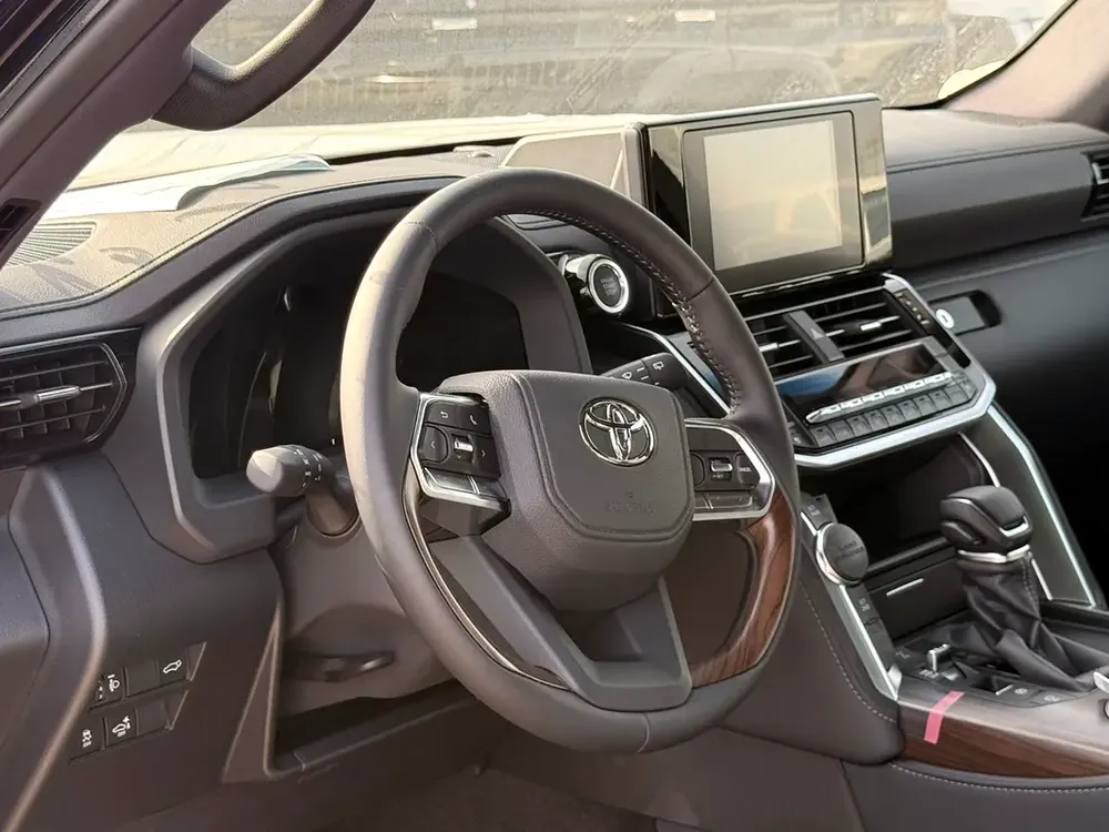 Toyota Land Cruiser GXR 2026, GCC Specs - Brand New! - Image 12
