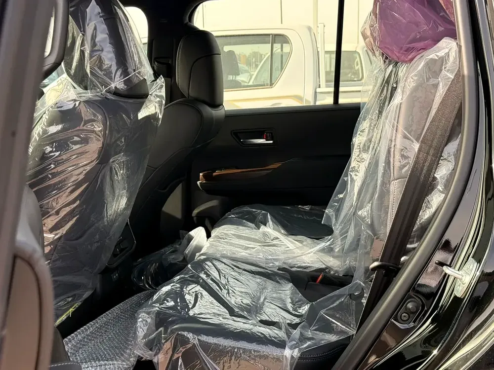 Toyota Land Cruiser GXR 2026, GCC Specs - Brand New! - Image 16