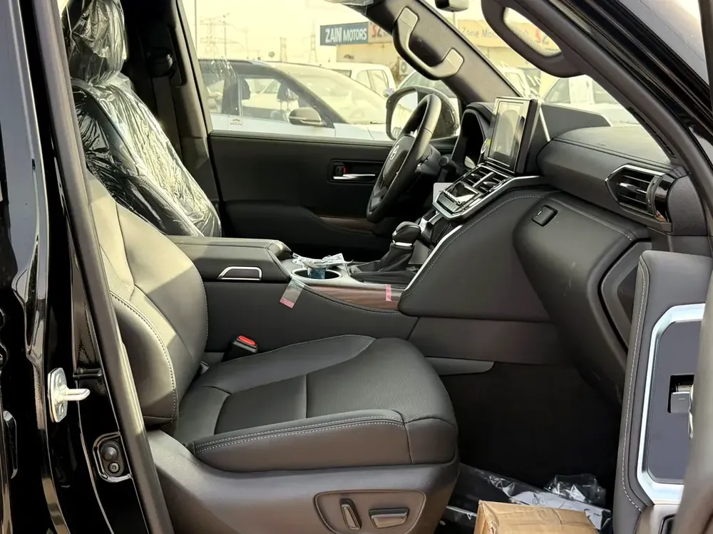 Toyota Land Cruiser GXR 2026, GCC Specs - Brand New! - Image 8