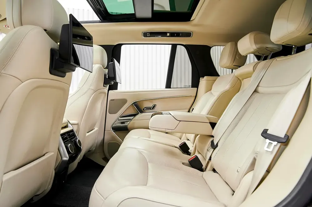 RANGE ROVER VOGUE V8 HSE, 2023, DEALER 5 YEARS WARRANTY, FSH, EXCELLENT CONDITION - Image 11